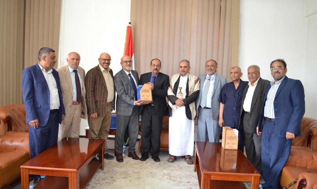  Al-Khair Foundation Presents  the Study of Yemeni Migration-Reciprocal Impacts to Shura Council Chairman