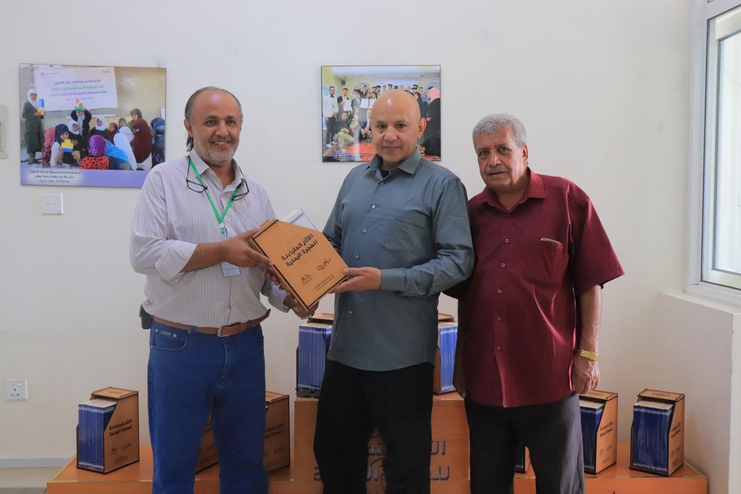 Dean of the Yemeni Community in Liverpool Receives the Study of Yemeni Migration- Reciprocal Impacts